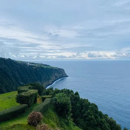 בית נופש Azor International House