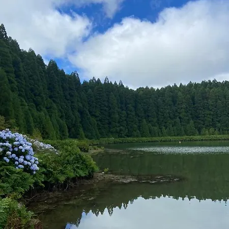 בית נופש Azor International House *