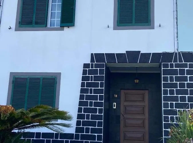 Azor International House Vakantiehuis *