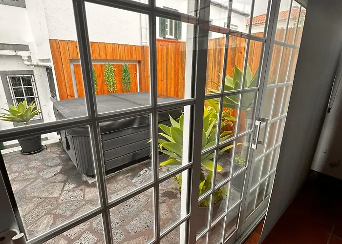 Azor International House Vakantiehuis *