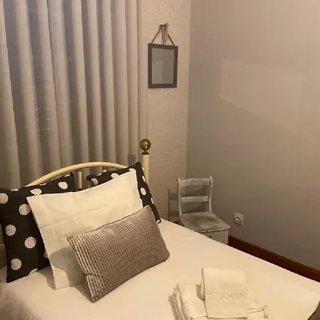 Azor International House Hébergement de vacances