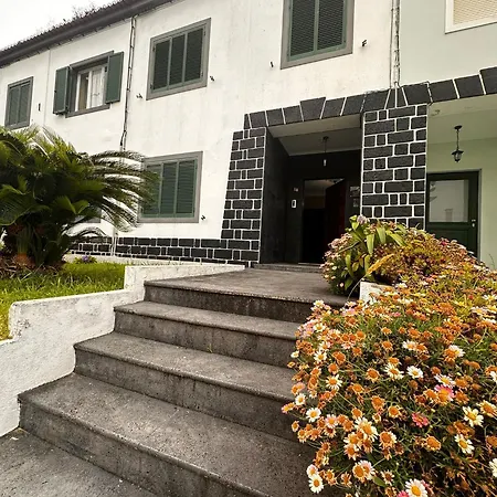 Azor International House Ferienhaus