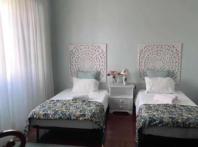 펜션 Azor International House