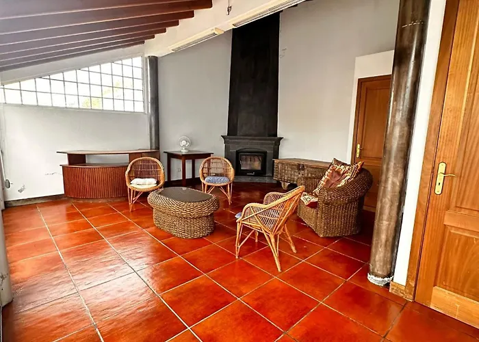 Azor International House *